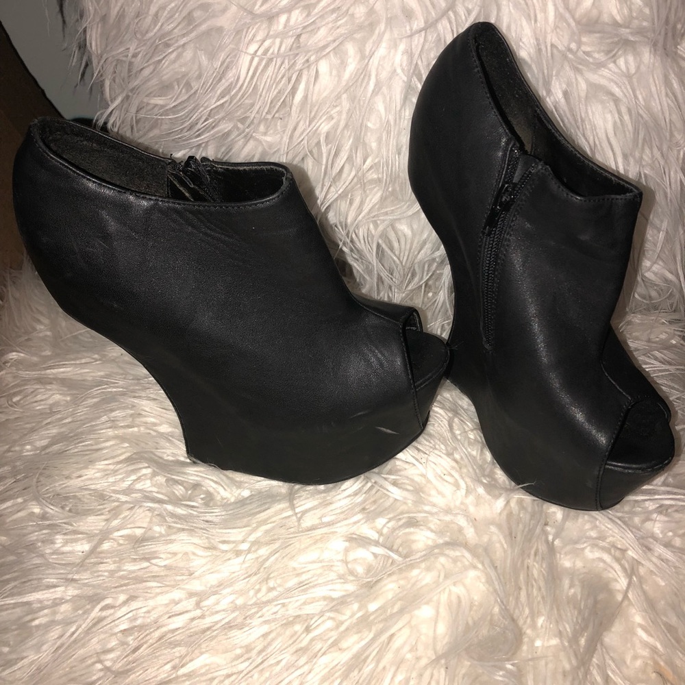 Gravity booties